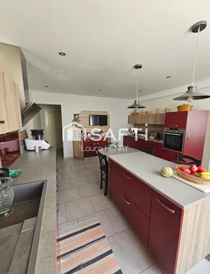 Maison - 275 m² - 8 pièces