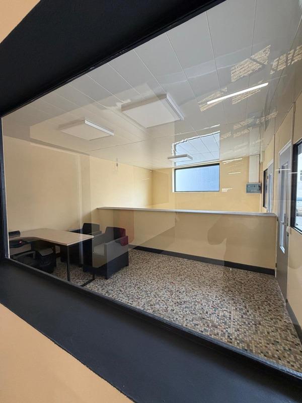 Entrepôt - 700 m² - 3 pièces