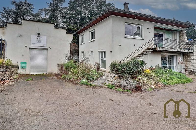 Maison traditionnelle - 198 m² - 5 pièces