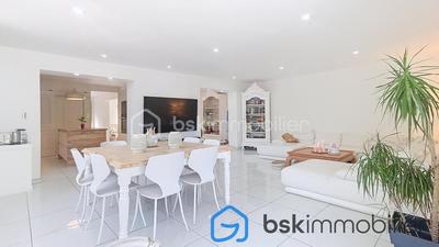 Demeure - 210 m² - 8 pièces