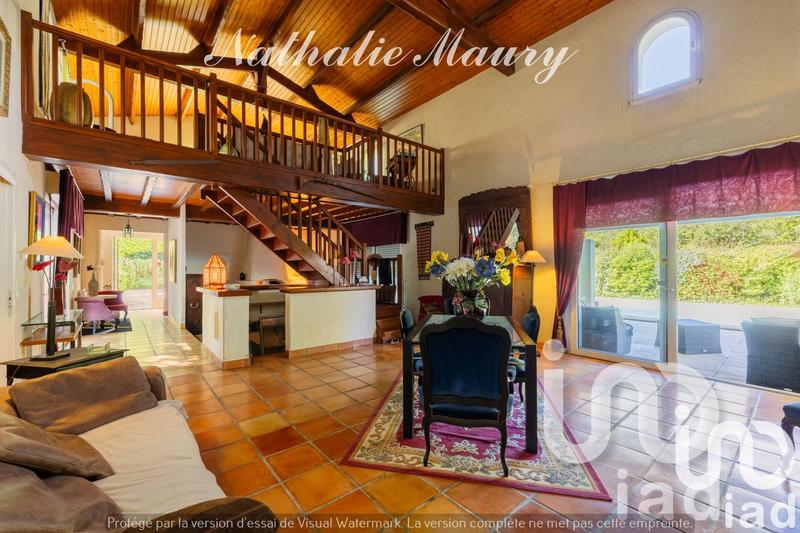 Maison - 240 m² - 7 pièces