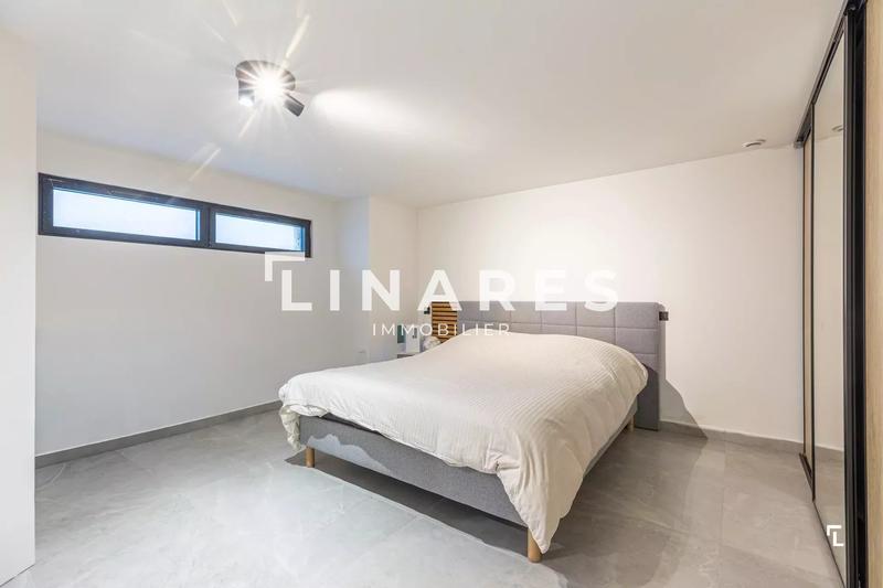 Villa - 242 m² - 5 pièces