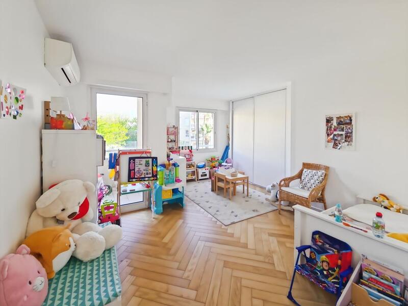 Appartement - 111 m² - 4 pièces