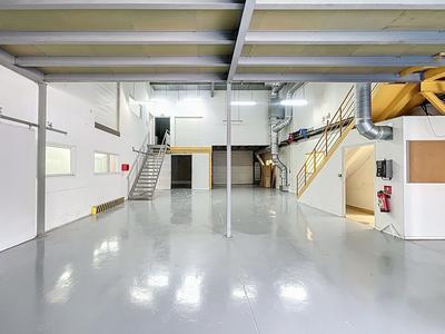 Entrepôt - 1 340 m²