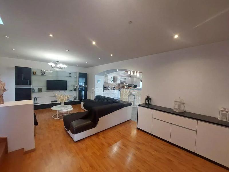 Maison - 243 m² - 8 pièces