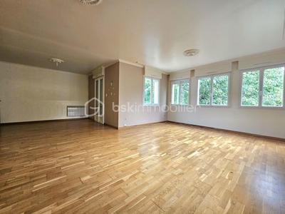 Maison - 155 m² - 8 pièces