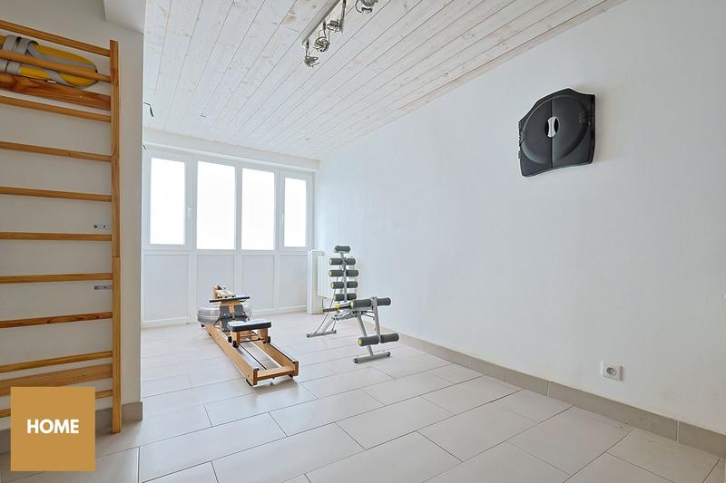 Maison - 270 m² - 9 pièces