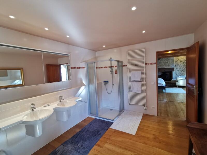 Maison - 590 m² - 16 pièces