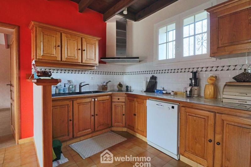 Maison - 240 m² - 8 pièces