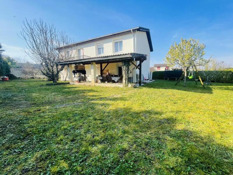 Maison - 185 m² - 8 pièces