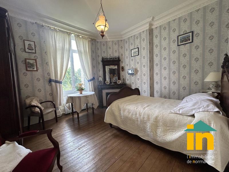 Demeure - 297 m² - 12 pièces