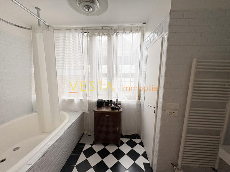 Loft - 167 m² - 6 pièces