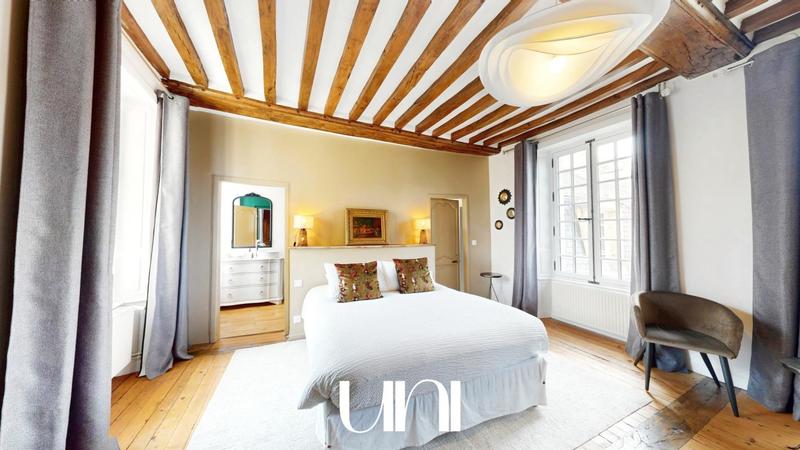 Maison - 300 m² - 9 pièces