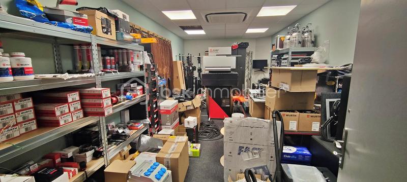 Entrepôt - 246 m² - 5 pièces