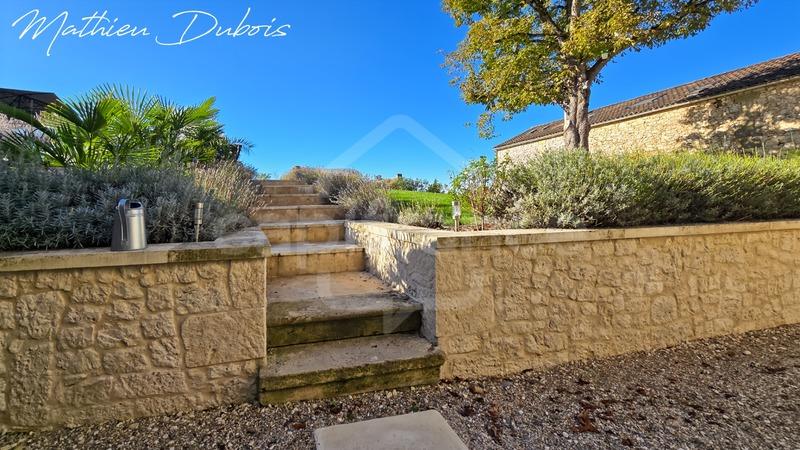 Propriété - 271 m² - 12 pièces