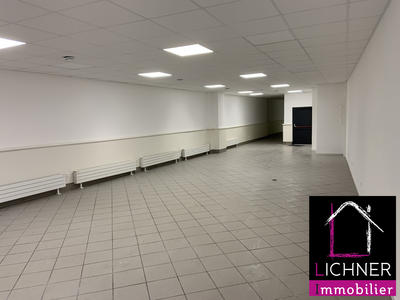 Local commercial - 153 m² - 4 pièces