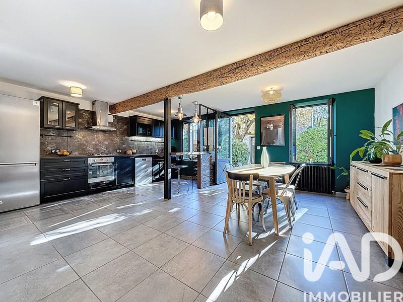 Maison - 180 m² - 9 pièces