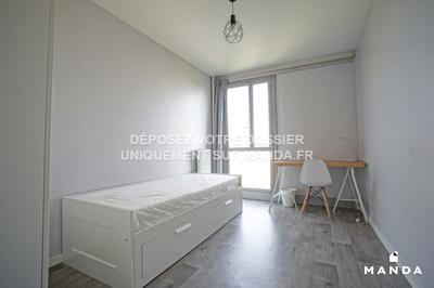 Chambre - 11 m² - 4 pièces