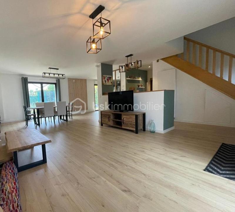 Maison - 159 m² - 8 pièces