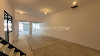 Local commercial - 140 m² - 6 pièces
