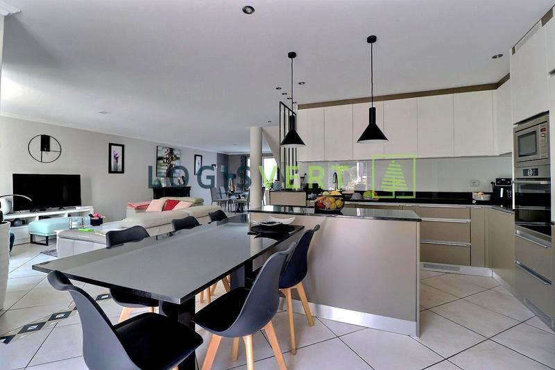 Maison - 352 m² - 8 pièces