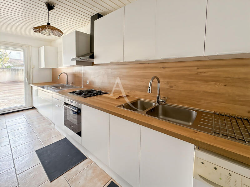 Maison - 85 m² - 5 pièces