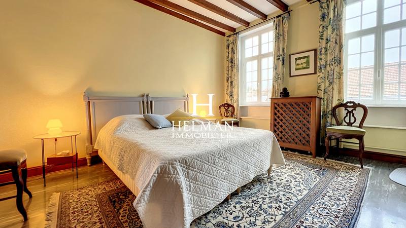 Maison - 360 m² - 15 pièces