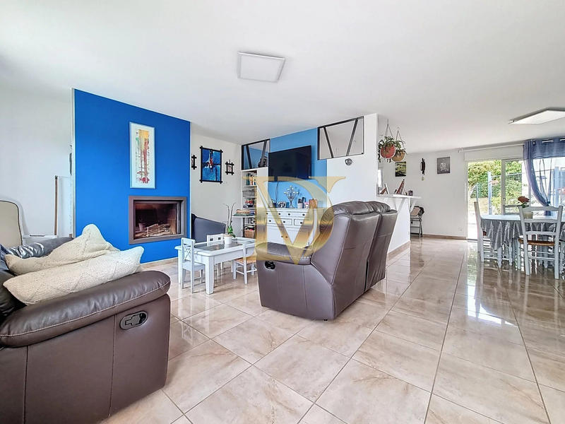 Maison - 230 m² - 8 pièces