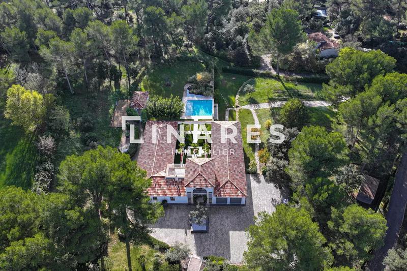 Maison - 360 m² - 5 pièces