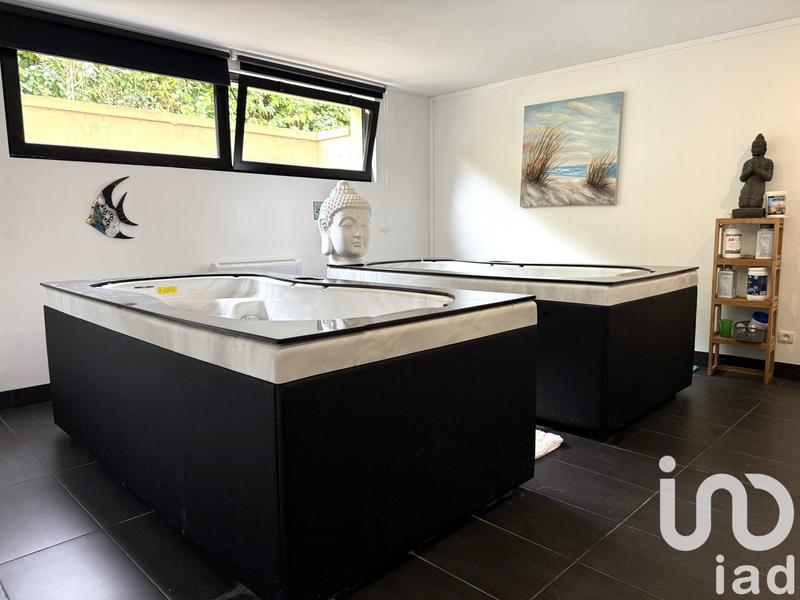 Maison - 355 m² - 10 pièces