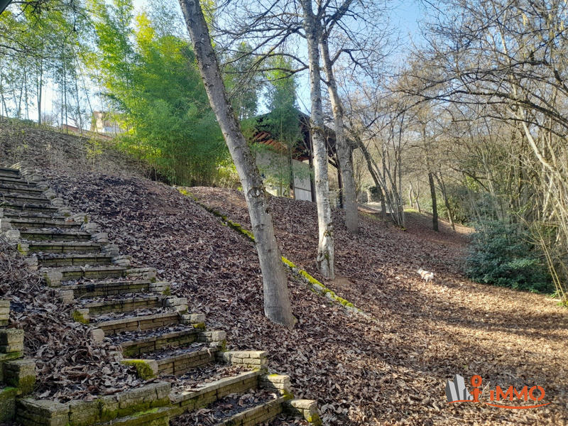 Maison - 300 m² - 8 pièces