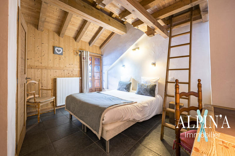 Châlet - 414 m² - 9 pièces