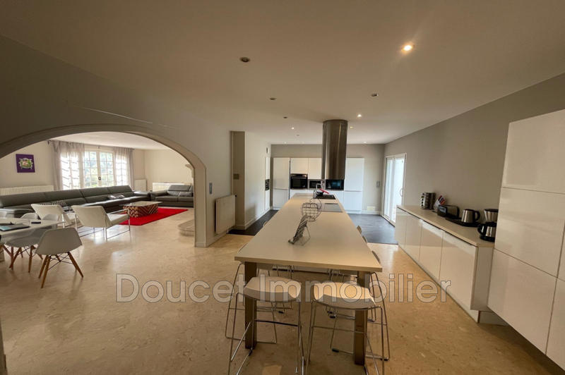 Maison - 350 m² - 9 pièces