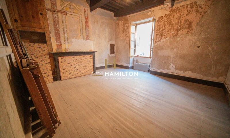 Propriété - 325 m² - 8 pièces