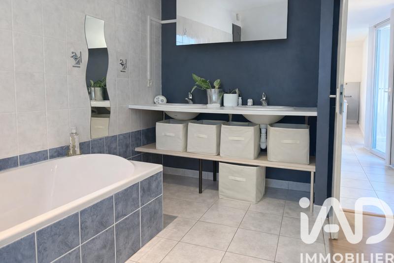 Maison - 250 m² - 6 pièces