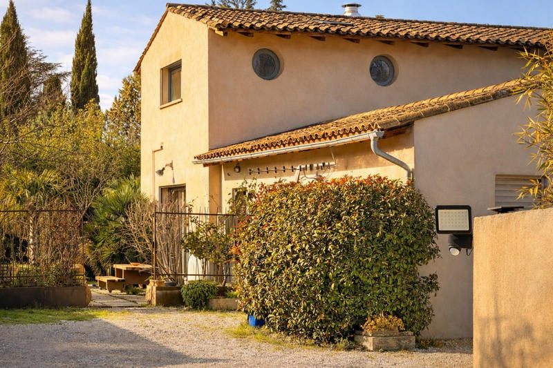 Maison - 240 m² - 5 pièces