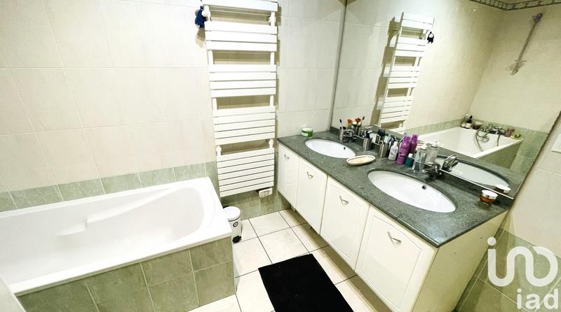 Maison - 247 m² - 8 pièces