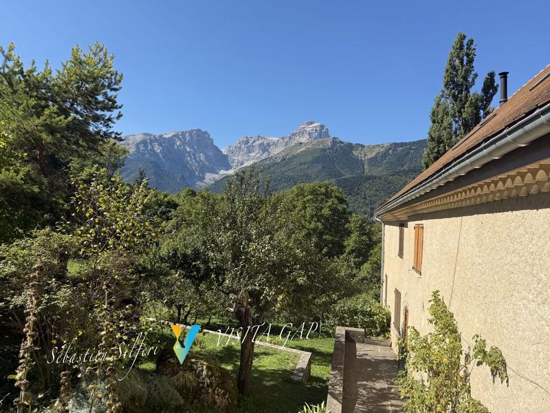 Maison - 223 m² - 12 pièces