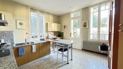 Maison bourgeoise - 200 m² - 9 pièces