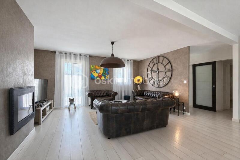 Maison - 245 m² - 10 pièces