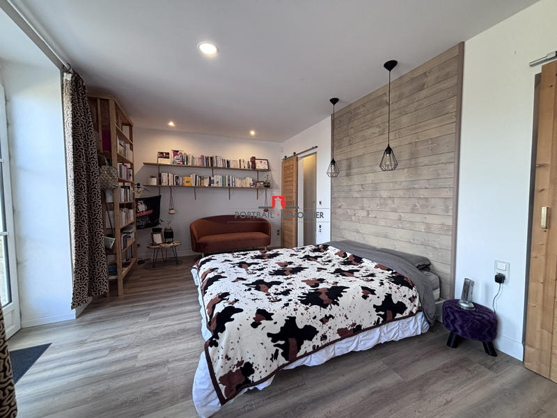 Maison - 300 m² - 11 pièces