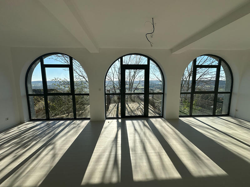 Maison - 327 m² - 13 pièces