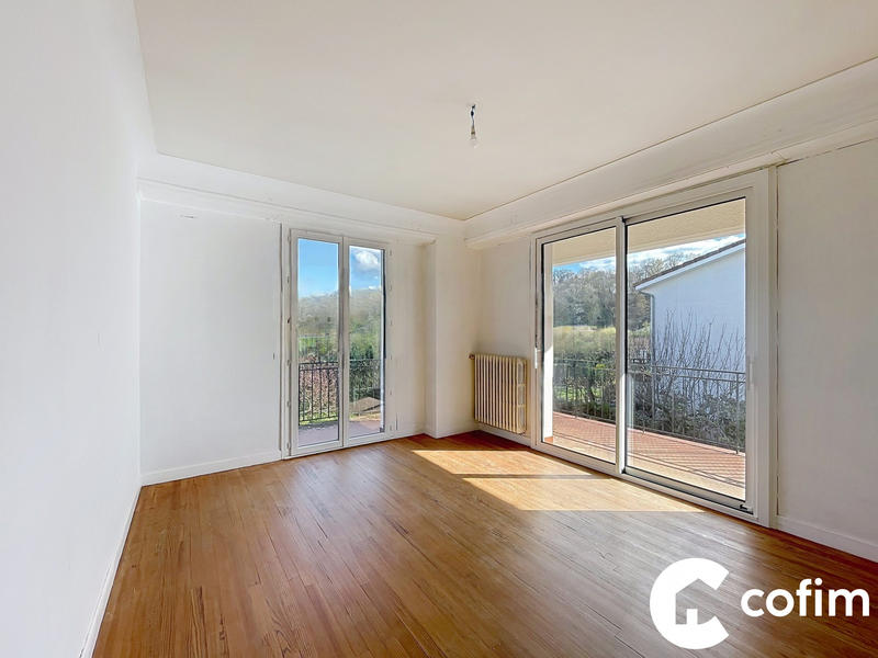 Maison traditionnelle - 180 m² - 7 pièces