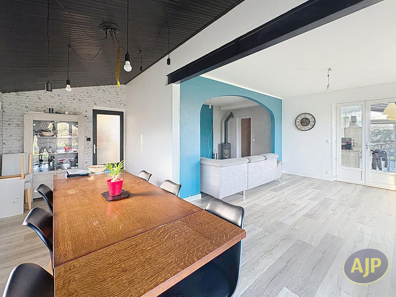 Maison - 95 m² - 5 pièces