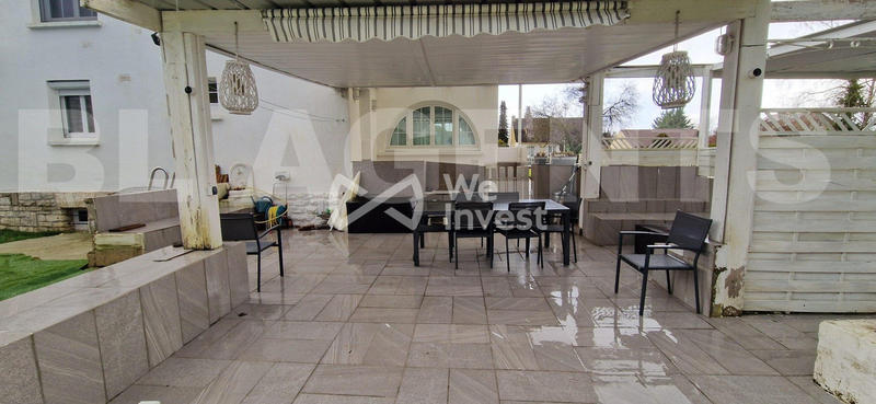 Maison - 244 m² - 10 pièces