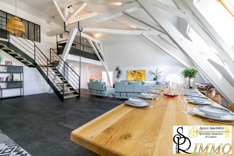 Appartement - 160 m² - 5 pièces