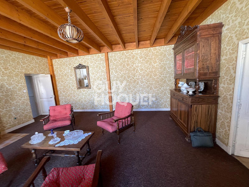 Maison - 235 m² - 10 pièces