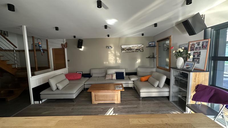 Maison - 270 m² - 10 pièces