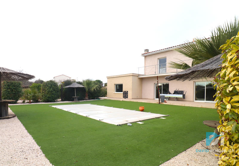 Villa - 297 m² - 8 pièces