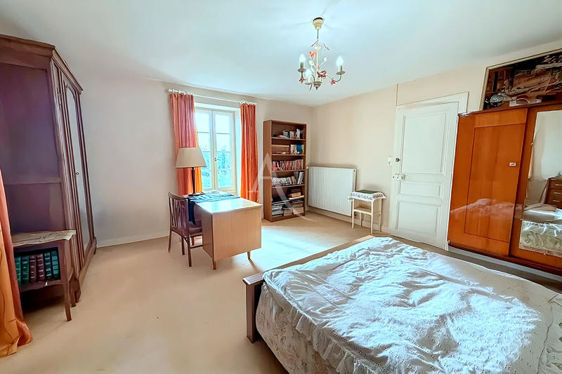 Maison - 186 m² - 8 pièces